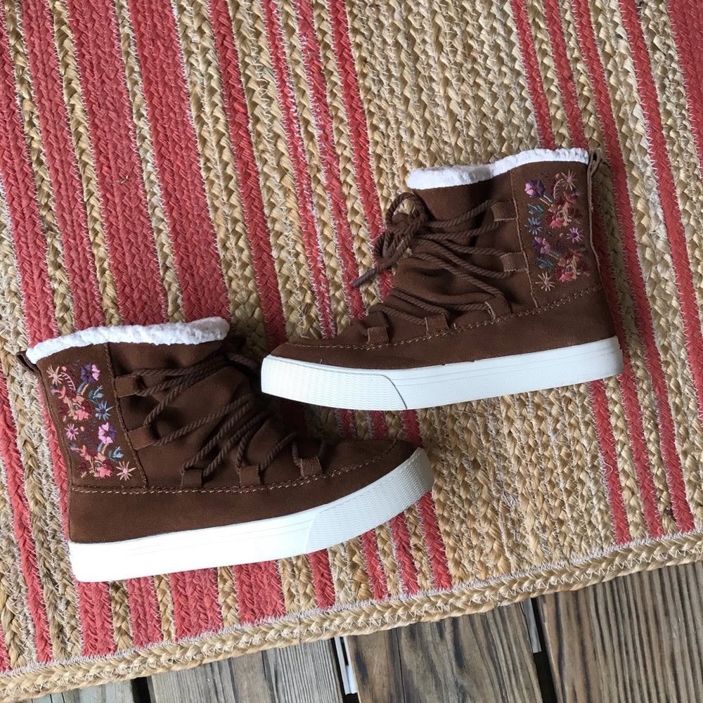 TOMS Alpine Suede Boots